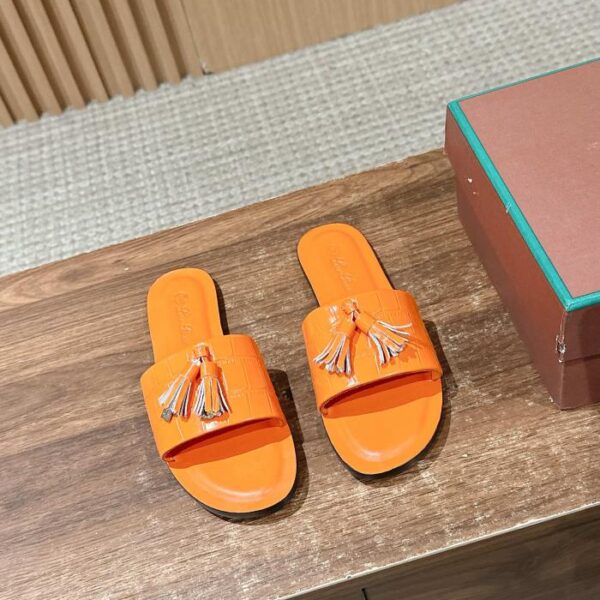 Loyo Pianya – Neue Flip-Flops mit Krokodilmuster und Quaste