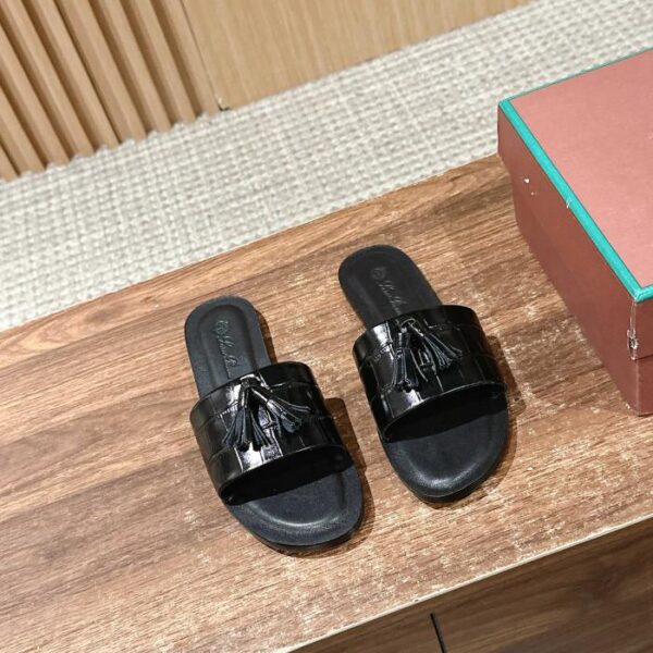 Loyo Pianya – Neue Flip-Flops mit Krokodilmuster und Quaste