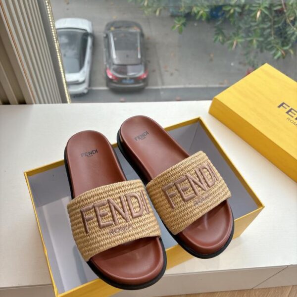 G191 Topversion Fendi Fendi Sandalen und Pantoffeln
