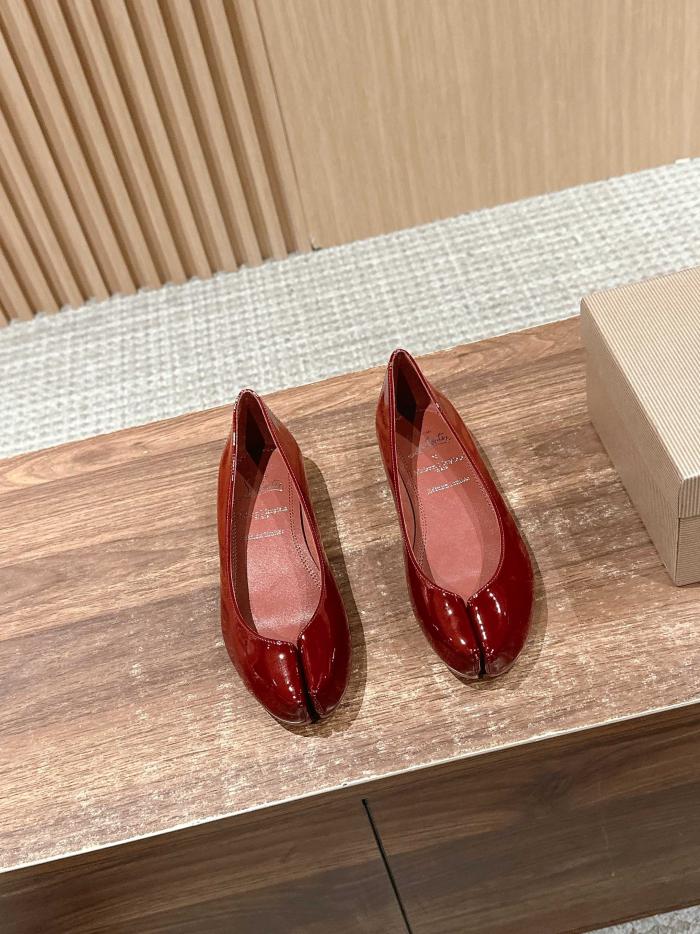 replica,schuhe,beste,kaufen,1:1,besten,seiten,Replik,turnschuhe,sneakers Christian Louboutin und Margiela Flats mit geteilter Spitze replica,schuhe,beste,kaufen,1:1,besten,seiten,Replik,turnschuhe,sneakers Christian Louboutin und Margiela Flats mit geteilter Spitze