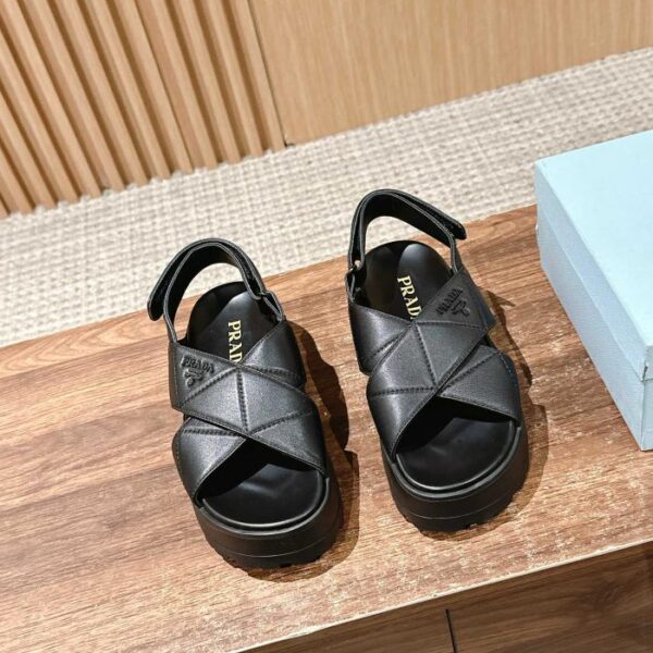 replica,schuhe,beste,kaufen,1:1,besten,seiten,Replik,turnschuhe,sneakers Pradas neue Klettsandalen mit dicker Sohle
