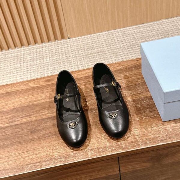 replica,schuhe,beste,kaufen,1:1,besten,seiten,Replik,turnschuhe,sneakers Neue Mary Jane-Schuhe von Prada