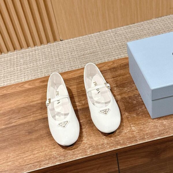 replica,schuhe,beste,kaufen,1:1,besten,seiten,Replik,turnschuhe,sneakers Neue Mary Jane-Schuhe von Prada
