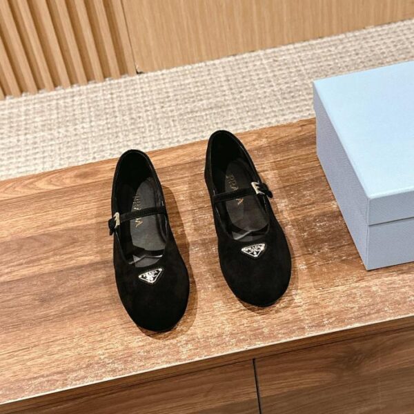 replica,schuhe,beste,kaufen,1:1,besten,seiten,Replik,turnschuhe,sneakers Neue Mary Jane-Schuhe von Prada