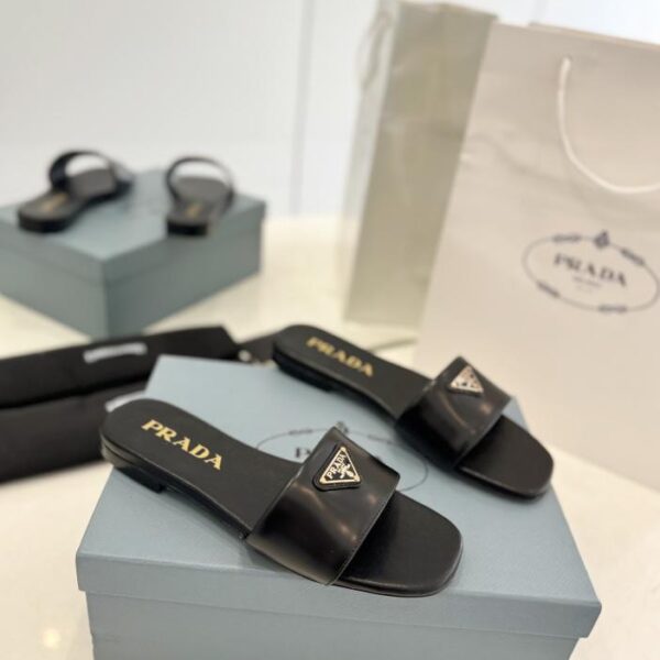 replica,schuhe,beste,kaufen,1:1,besten,seiten,Replik,turnschuhe,sneakers Pradas neueste Hausschuhe mit Dreieckslogo