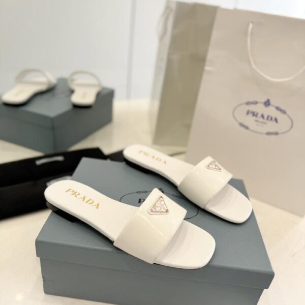 replica,schuhe,beste,kaufen,1:1,besten,seiten,Replik,turnschuhe,sneakers Pradas neueste Hausschuhe mit Dreieckslogo