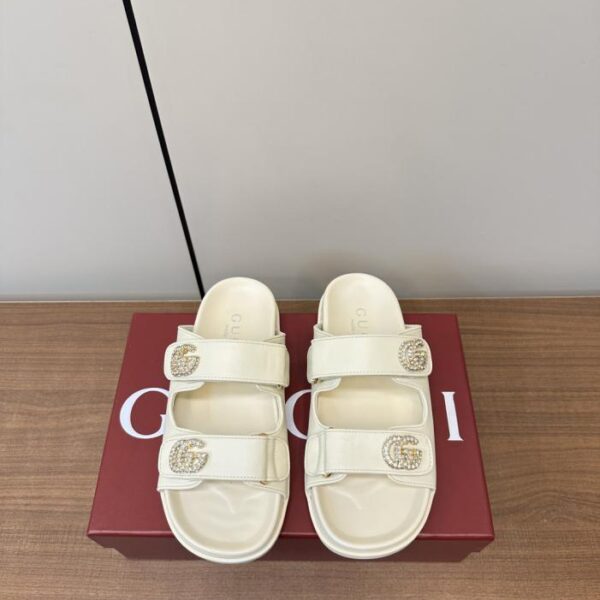 replica,schuhe,beste,kaufen,1:1,besten,seiten,Replik,turnschuhe,sneakers Gucci Damen-Sandalen mit Doppel-G-Diamantschnalle