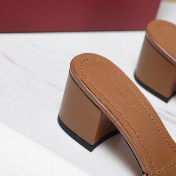 replica,schuhe,beste,kaufen,1:1,besten,seiten,Replik,turnschuhe,sneakers GUCCI neueste D-förmige Kettenschnallen-Slipper-Serie höchste Version