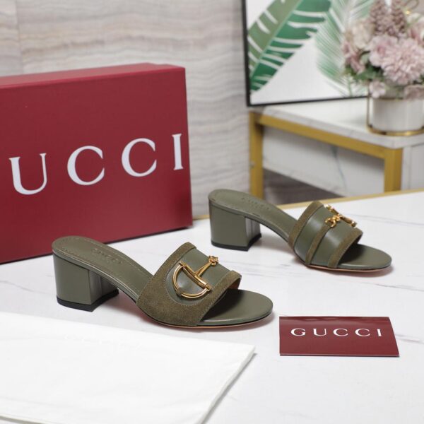 replica,schuhe,beste,kaufen,1:1,besten,seiten,Replik,turnschuhe,sneakers GUCCI neueste D-förmige Kettenschnallen-Slipper-Serie höchste Version