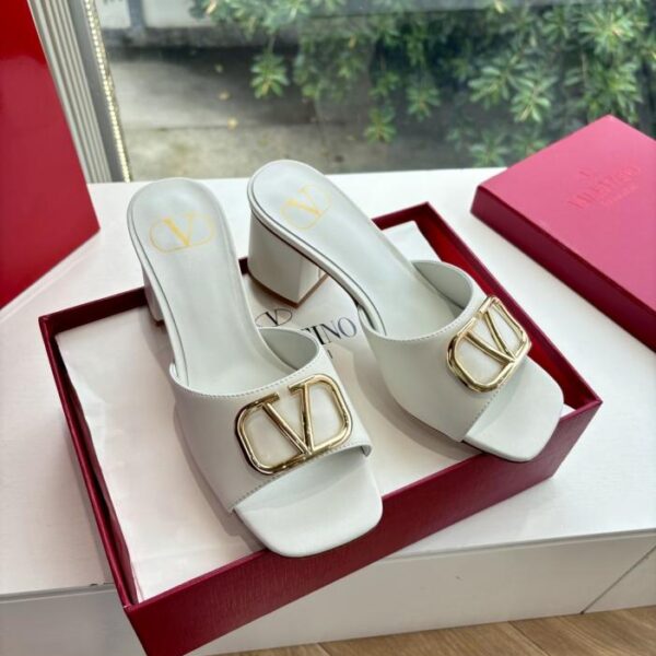 replica,schuhe,beste,kaufen,1:1,besten,seiten,Replik,turnschuhe,sneakers VALENTINO klassische Frühlings- und Sommer-Sandalen mit VLOGO SIGNATURE-Metallschnalle (J5O9N)