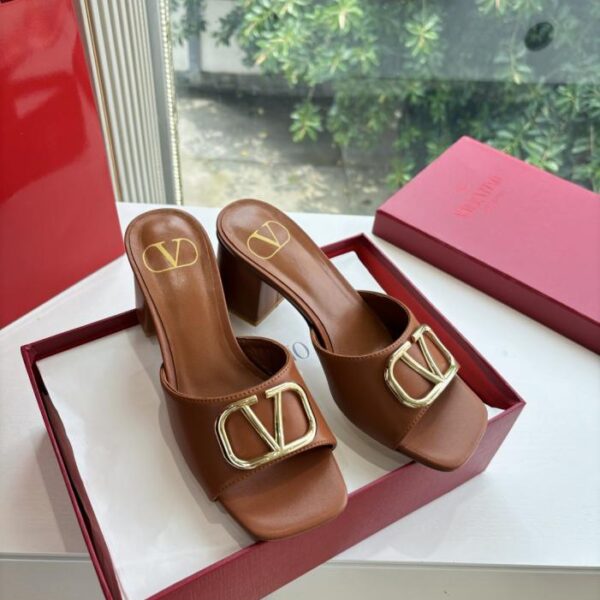 replica,schuhe,beste,kaufen,1:1,besten,seiten,Replik,turnschuhe,sneakers VALENTINO – klassische Frühlings- und Sommer-Sandalen mit VLOGO SIGNATURE-Metallschnalle (NZPLZ)