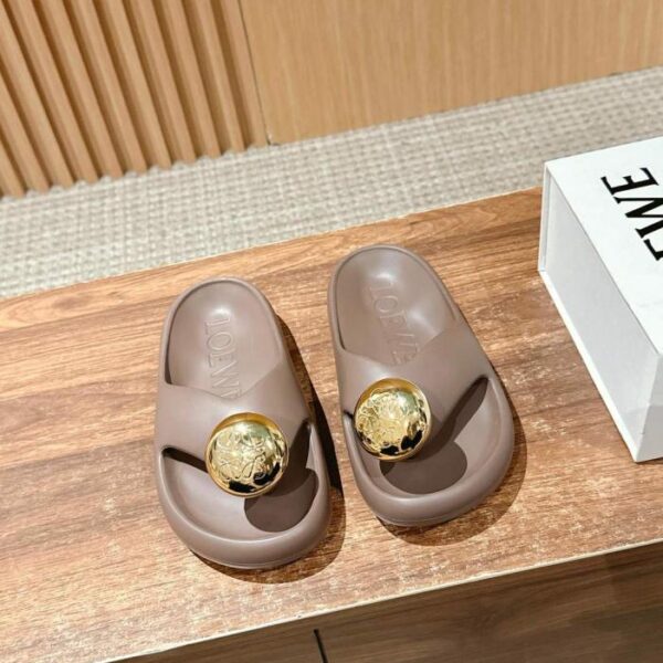 Loewe Pebble Ball Flip-Flops (E5BKB)