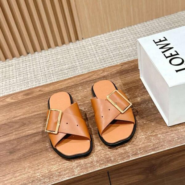 Loewe Early Spring Series Flache Hausschuhe mit gekreuzten Riemen (JOGEN)