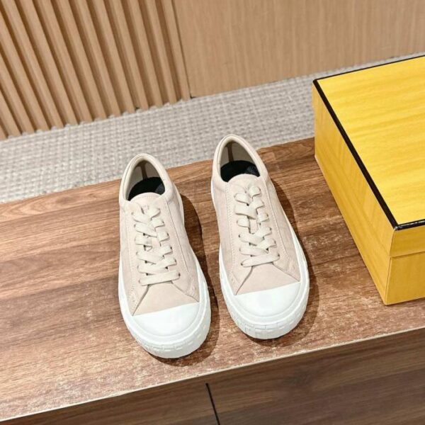 Fendi Neue Low-Top-Sneakers in Keks-Optik (SU142)