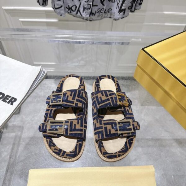 Fendi Sommersandalen und Slipper (9XEBA)
