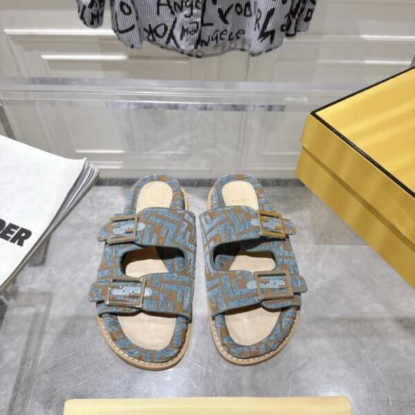 Fendi Sommersandalen und Slipper (E984Y)