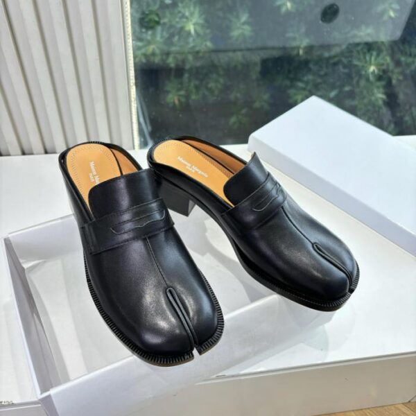 G012Maison Margiela MM6 Ballet Mary Jane Einzelschuhe, Tabi-Slipper mit geteilter Zehenpartie und geschlossener Zehenpartie (TD82L)