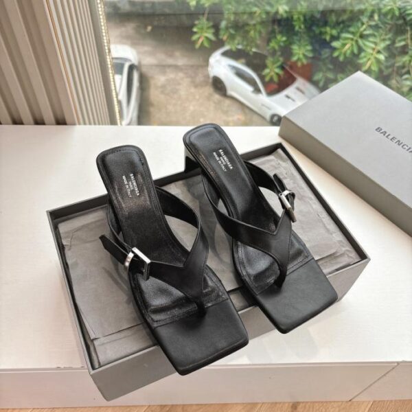 replica,schuhe,beste,kaufen,1:1,besten,seiten,Replik,turnschuhe,sneakers BALENCIAGA Frühling und Sommer Neue Hausschuhe im Punk-Stil (KLF6Z)