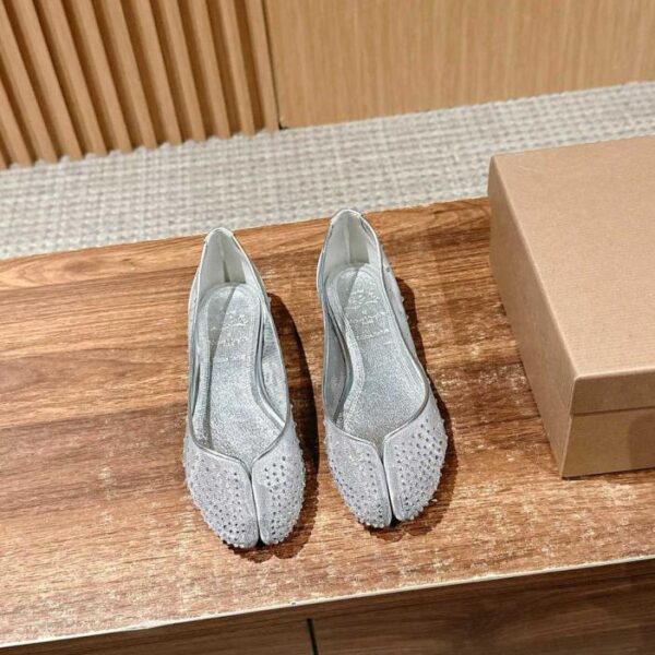 Christian Louboutin x Maison Margiela – Schuhserie mit geteilter Zehenpartie und High Heels (CVOHI)