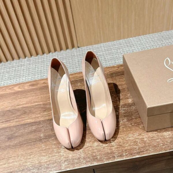 Gemeinsame Schuhserie Christian Louboutin x Maison Margiela, hochhackige Schuhe mit geteilter Zehenpartie (82Z2X)
