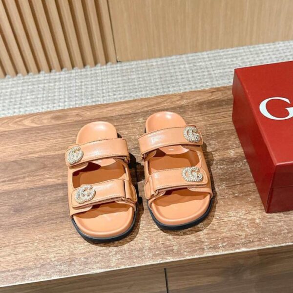 replica,schuhe,beste,kaufen,1:1,besten,seiten,Replik,turnschuhe,sneakers Neue Strandschuhe mit Klettverschluss von Gucci, Lederschuhe mit G-Schnalle und Diamanten (LNW47)