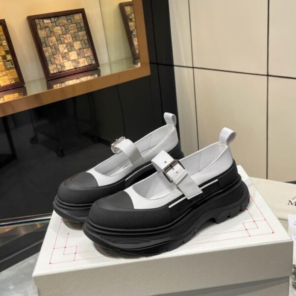 Die neuesten Mary Jane-Plateauschuhe von Alexander McQueen (GQ8UF)