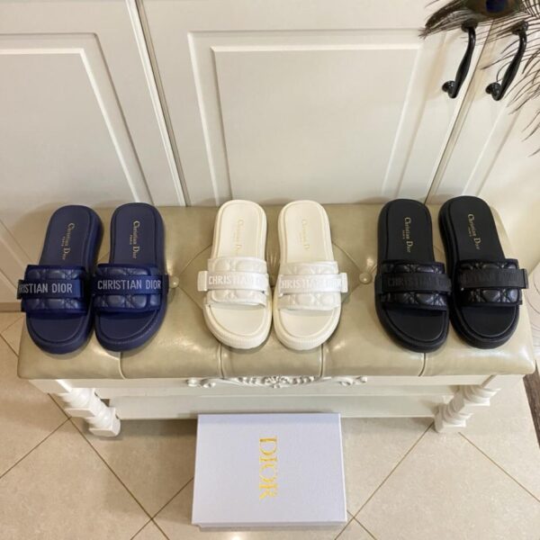 Neue Dior-Slipper mit original bestickter Oberfläche und leichter EVA-Laufsohle (7DQ9J)