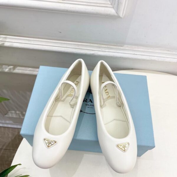 replica,schuhe,beste,kaufen,1:1,besten,seiten,Replik,turnschuhe,sneakers Pradas neue Ballerinas aus Nappa-Schaffell mit Dreieckslogo (K39MZ)