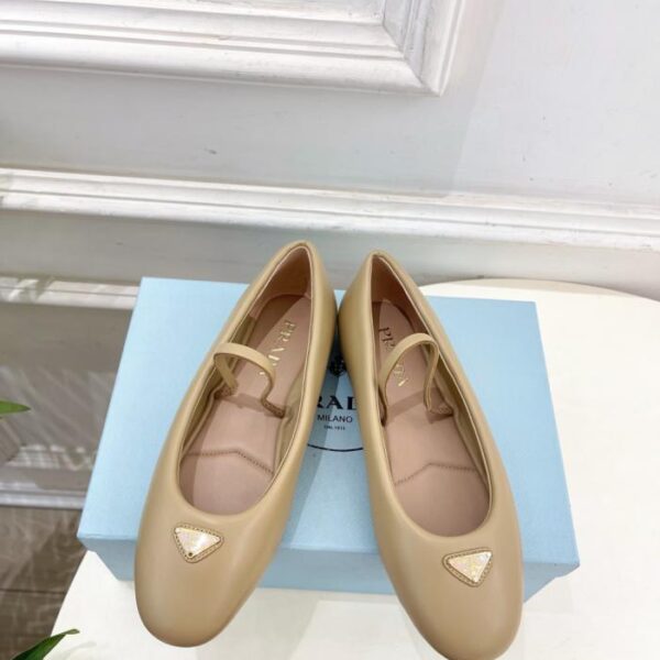 replica,schuhe,beste,kaufen,1:1,besten,seiten,Replik,turnschuhe,sneakers Pradas neue Ballerinas aus Nappa-Schaffell mit Dreiecksprägung (NYS)