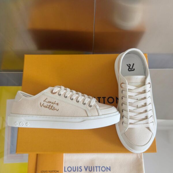 replica,schuhe,beste,kaufen,1:1,besten,seiten,Replik,turnschuhe,sneakers Die neueste Lagoon-Kollektion von Louis Vuitton umfasst Denim mit dicken Sohlen und geprägten Monogramm-Prints, eine Premiumversion des PCG6B-Freizeit-Sneakers und Skateboard-Schuhe.
