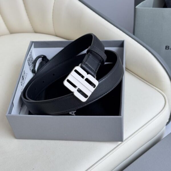 Balenciaga, 2,5 cm breites importiertes Kalbsleder mit Vintage-Hardware aus reinem Kupfer (US914)