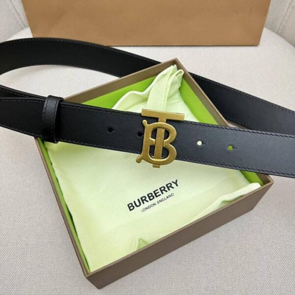 replica,schuhe,beste,kaufen,1:1,besten,seiten,Replik,turnschuhe,sneakers BURBERRY Herrengürtel aus genarbtem Leder mit Metallschnalle und beidseitiger Außenverwendung, 3,5 cm (8O5G7)