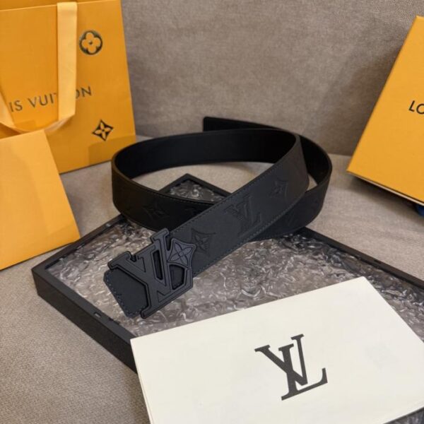 replica,schuhe,beste,kaufen,1:1,besten,seiten,Replik,turnschuhe,sneakers LV Dimension 4.0 Wendegürtel mit geprägten LV-Buchstaben und Monogram-Blumen aus Leder (C6SZI)