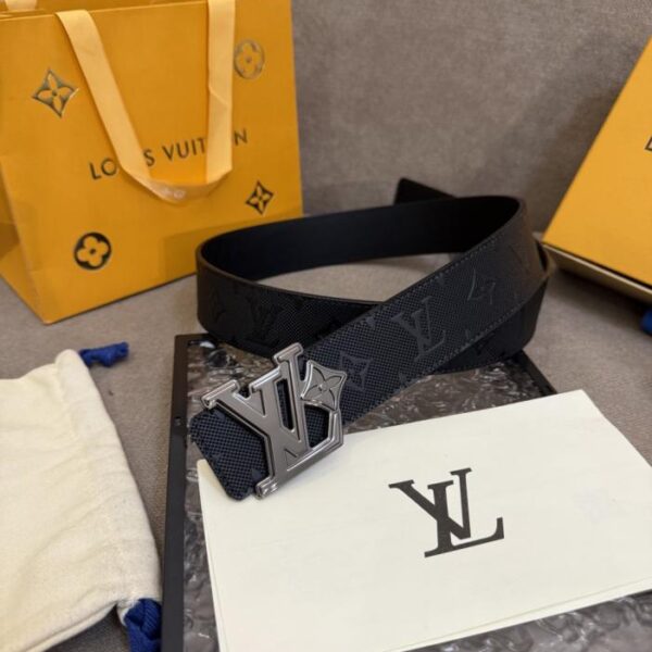 replica,schuhe,beste,kaufen,1:1,besten,seiten,Replik,turnschuhe,sneakers LV Dimension 4.0 Wendegürtel aus Leder mit geprägtem LV-Schriftzug und floralem Monogramm (EBZ5B)