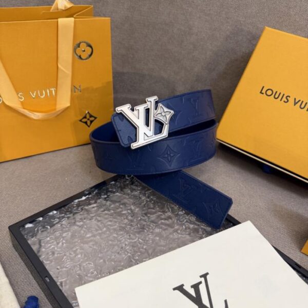 replica,schuhe,beste,kaufen,1:1,besten,seiten,Replik,turnschuhe,sneakers LV Dimension 4.0 Wendegürtel aus Leder mit geprägtem LV-Schriftzug und floralem Monogramm (VNK5V)