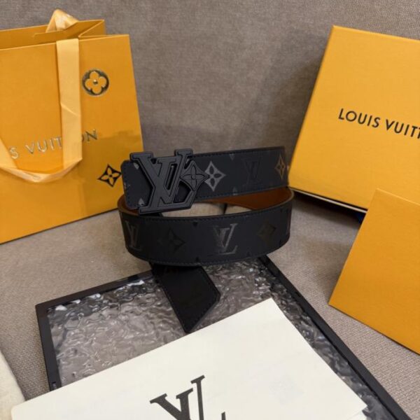 replica,schuhe,beste,kaufen,1:1,besten,seiten,Replik,turnschuhe,sneakers LV Dimension 4.0 Wendegürtel mit geprägten LV-Initialen und floralem Monogramm aus Leder (IZROS)