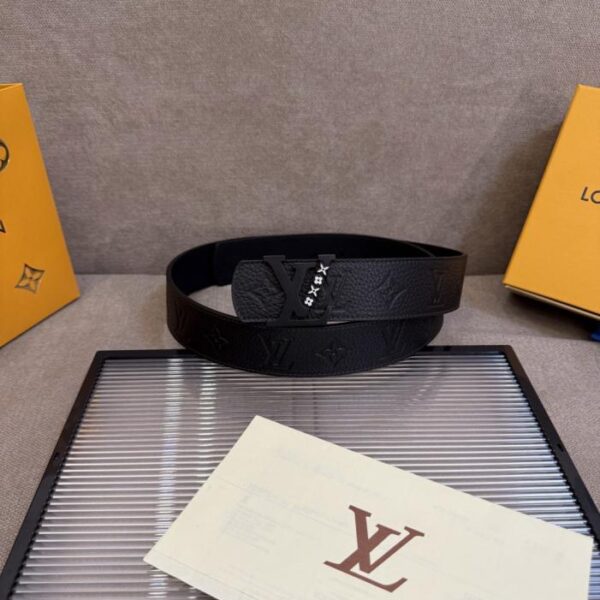 replica,schuhe,beste,kaufen,1:1,besten,seiten,Replik,turnschuhe,sneakers LV Dimension 4.0 Wendegürtel aus Leder mit geprägtem LV-Schriftzug und floralem Monogramm (D6J6M)