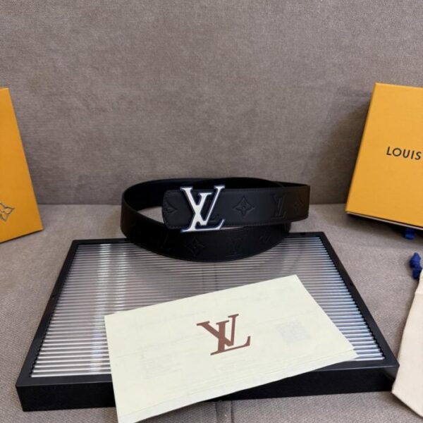 replica,schuhe,beste,kaufen,1:1,besten,seiten,Replik,turnschuhe,sneakers LV Dimension 4.0 Wendegürtel mit geprägten LV-Initialen und floralem Monogramm aus Leder (YIVSE)