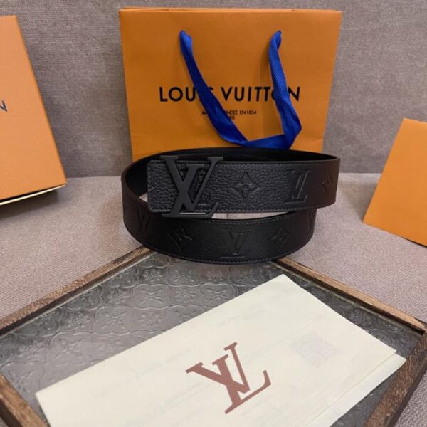 replica,schuhe,beste,kaufen,1:1,besten,seiten,Replik,turnschuhe,sneakers LV Initiales Blason 40 mm Wendegürtel (4197R)