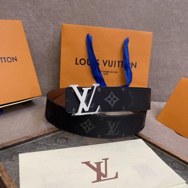 replica,schuhe,beste,kaufen,1:1,besten,seiten,Replik,turnschuhe,sneakers LV Initiales Blason 40 mm Wendegürtel (NSJ2P)