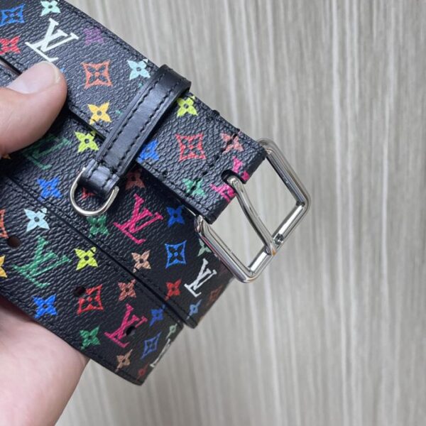 replica,schuhe,beste,kaufen,1:1,besten,seiten,Replik,turnschuhe,sneakers Louis Vuitton und der japanische Künstler Takashi Murakami haben zusammengearbeitet, um den doppelseitigen Gürtel LVX™ LV D-Ring zu kreieren, der über einen D-Ring zum Aufhängen von Schlüsseln oder Dekorationen verfügt (WS6N6).