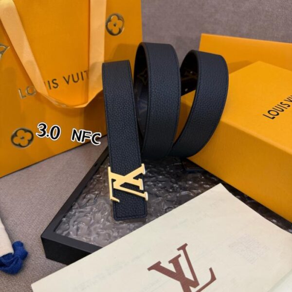 replica,schuhe,beste,kaufen,1:1,besten,seiten,Replik,turnschuhe,sneakers LV Initiales Wendegürtel 3,0 cm (N388E)