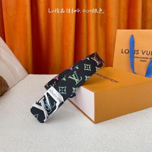【LOUIS VUITTON】 Klassische Originalqualität. Klassisch bedrucktes Leder mit original geprägter Ledersohle. Originale Boutique-Schnalle, Breite 4,0 cm (20SGX).