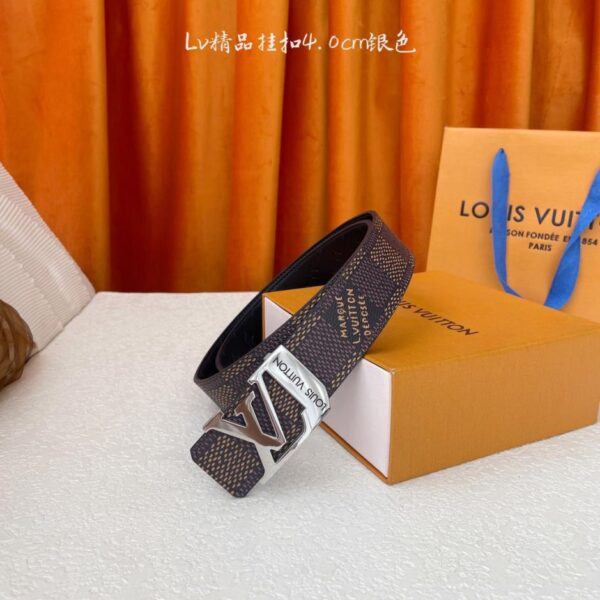 【LOUIS VUITTON】Klassische Originalqualität. Klassisch bedrucktes Leder mit original geprägter Ledersohle. Originale Boutique-Schnalle, Breite 4,0 cm (54WKI).
