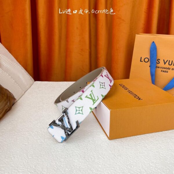 Louis Vuitton: Klassisch, Originalqualität. Neue bedruckte Ledersohle. Originale Stahlschnalle, Breite 4,0 cm (6DN2W).