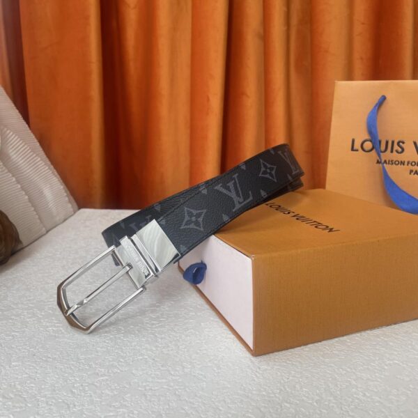 【LOUIS VUITTON】 Klassische Boutique-Drehdornschließe, Breite 3,5 cm (7JZIJ)