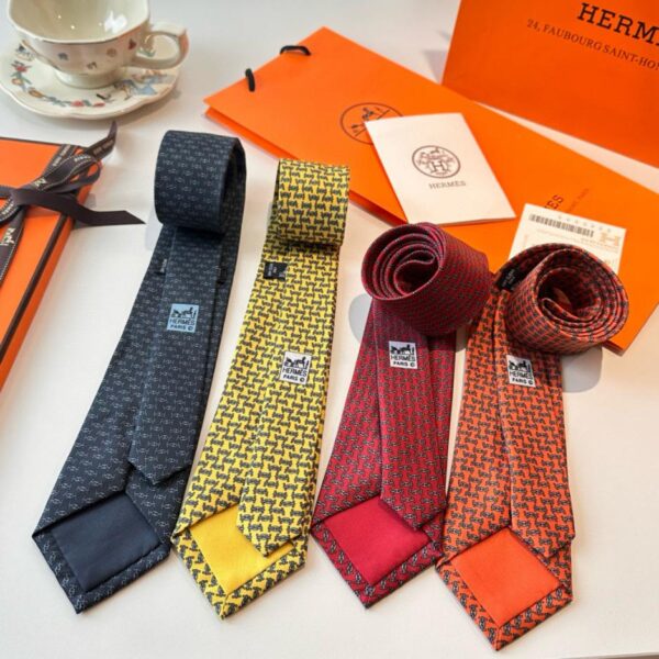 Neue Krawattenserie für Herren von Hermès (ZIMWO)