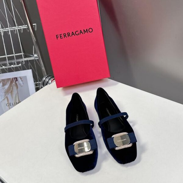 FERRAGAMO Damen-Namensschild „New Vara“ (EK2AU)