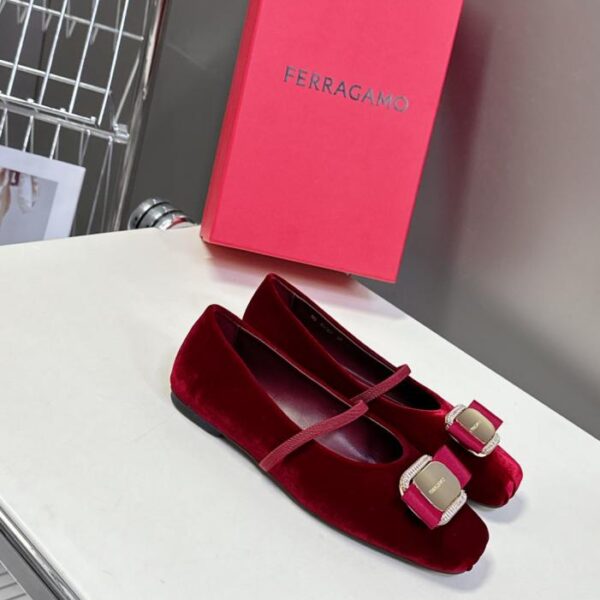FERRAGAMO Damen Neues Vara Namensschild (WQDX6)