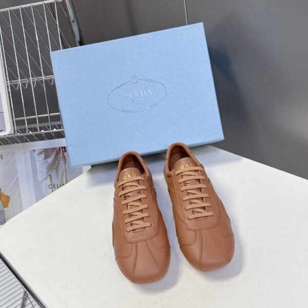 replica,schuhe,beste,kaufen,1:1,besten,seiten,Replik,turnschuhe,sneakers PRADAs neueste Retro-Paarschuhe (IXYMO)